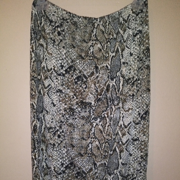 JR Bentley Dresses & Skirts - JR Bentley Skirt